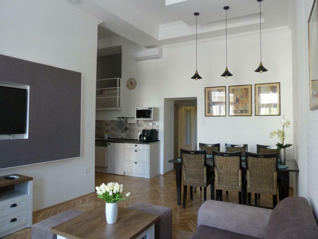 Kossuth Apartmanok Debrecen Exterior photo